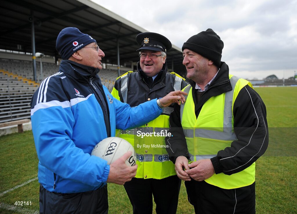7 February 2010; Dublin selector Mickey Whelan in conversation with Sgt. Ray Walsh, Killarney, and Michael Clifford after the game. Allianz GAA Football National League, Division 1, Round 1, Kerry v Dublin. Fitzgerald Stadium, Killarney. Picture credit: Ray McManus / SPORTSFILE