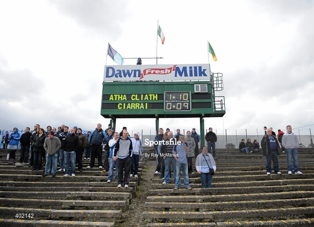 7 February 2010; Dublin supporters watch the last few minutes of the game. Allianz GAA Football National League, Division 1, Round 1, Kerry v Dublin. Fitzgerald Stadium, Killarney. Picture credit: Ray McManus / SPORTSFILE