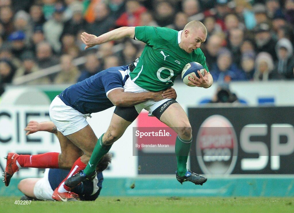 13 February 2010; Keith Earls, Ireland, is tackled by theirry Dusautoir, France. RBS Six Nations Rugby Championship, France v Ireland, Stade de France, Saint Denis, Paris, France. Picture credit: Brendan Moran / SPORTSFILE