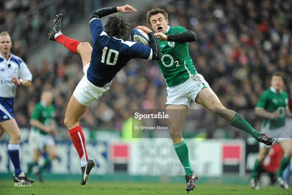 13 February 2010; Francois Trinh-Duc, France, collects a garryowen from Tommy Bowe, Ireland. RBS Six Nations Rugby Championship, France v Ireland, Stade de France, Saint Denis, Paris, France. Picture credit: Brendan Moran / SPORTSFILE
