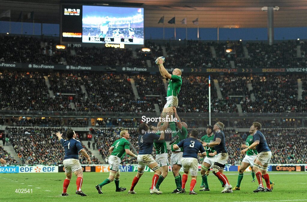 13 February 2010; Paul O'Connell, Ireland, wins a lineout against France. RBS Six Nations Rugby Championship, France v Ireland, Stade de France, Saint Denis, Paris, France. Picture credit: Brendan Moran / SPORTSFILE
