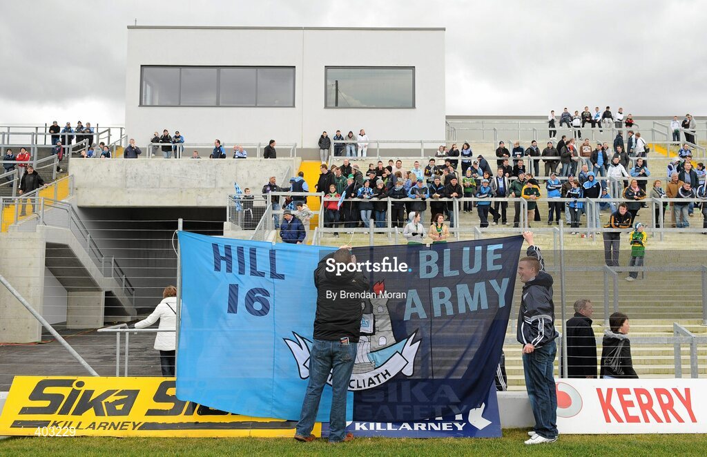 7 February 2010; Dublin supporters hang up their banner on the railings in front of the new terrace behind the goal. Allianz GAA Football National League, Division 1, Round 1, Kerry v Dublin. Fitzgerald Stadium, Killarney. Picture credit: Brendan Moran / SPORTSFILE