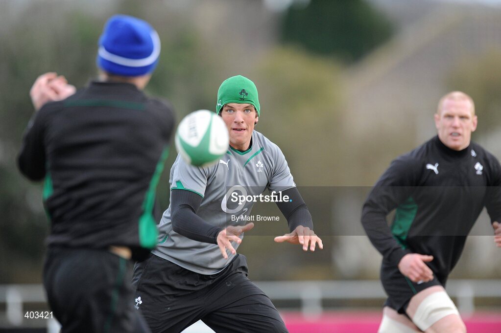 17 February 2010; Ireland's Donncha O'Callaghan gets ready to take a pass from team-mate Tomas O'Leary during rugby squad training ahead of their RBS Six Nations Rugby Championship game against England on Saturday week. Presentaion Brothers College Grounds, Wilton, Co. Cork. Picture credit: Matt Browne / SPORTSFILE