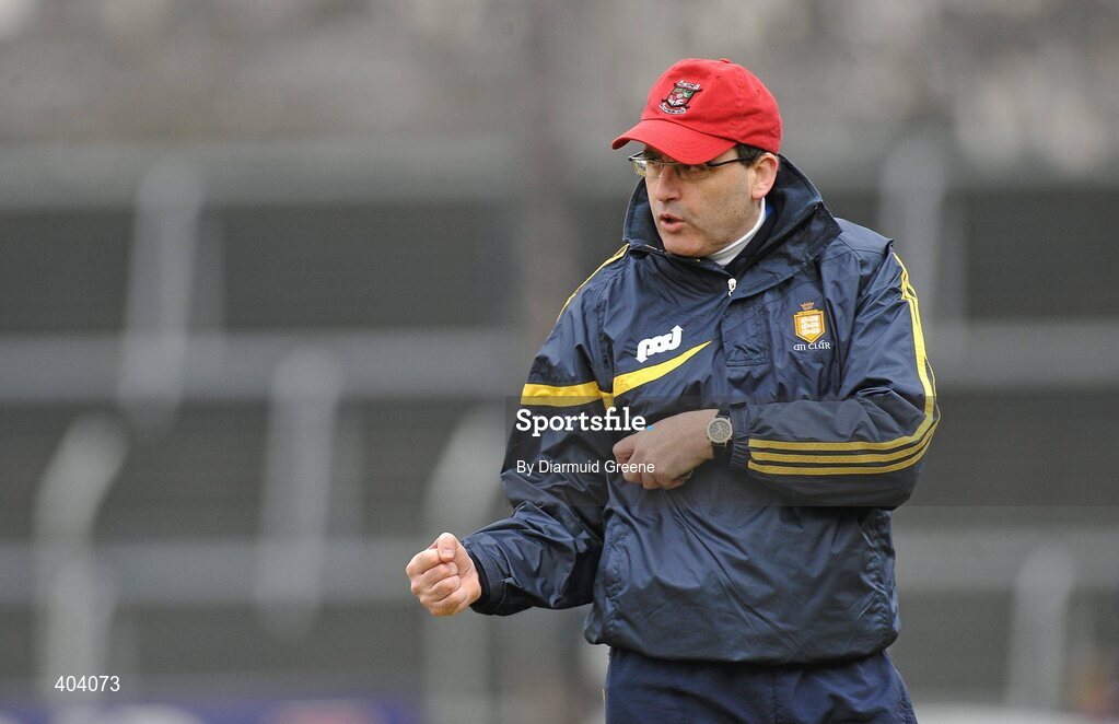 21 February 2010; Clare manager Ger O'Loughlin encourages his players during the game. Allianz GAA Hurling National League, Division 2 Round 1, Clare v Down. Cusack Park, Ennis, Co. Clare. Picture credit: Diarmuid Greene / SPORTSFILE