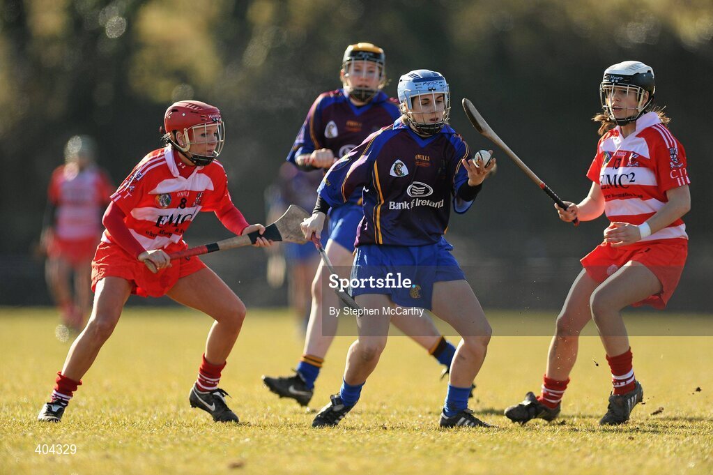 21 February 2010; Clare Ryan, UL, in action against Suzanne Lynch, left, and Erin Corkery, CIT. Ashbourne Shield Final, Cork Institute of Technology v University of Limerick. Cork Institute of Technology, Cork. Picture credit: Stephen McCarthy / SPORTSFILE