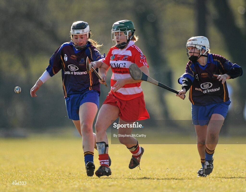 21 February 2010; Mairead O'Sullivan, CIT, in action against Roisin Byrne, left, and Mary Ryan, UL. Ashbourne Shield Final, Cork Institute of Technology v University of Limerick. Cork Institute of Technology, Cork. Picture credit: Stephen McCarthy / SPORTSFILE