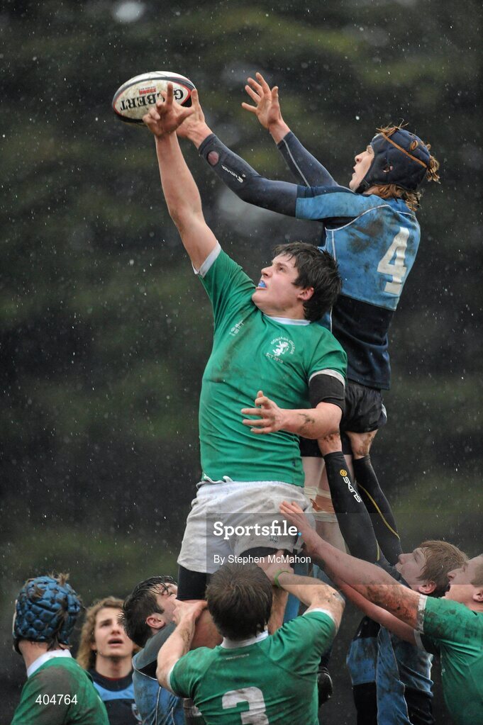 23 February 2010; Cathal O'Leary, Gonzaga College SJ, contests a line-out with Rafe Garland, Newpark Comprehensive. Vinnie Murray Semi-Final, Newpark Comprehensive v Gonzaga College SJ, Old Belvedere RFC, Anglesea Road, Dublin. Picture credit: Stephen McMahon / SPORTSFILE