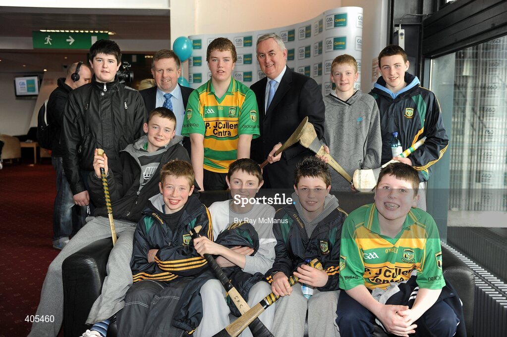 26 February 2010; Uachtarán Chumann Lúthchleas Gael Criostóir Ó Cuana with Bennettsbridge GAA club, Co Kilkenny, members, back row left to right, Shane Nolan, PJ Cullen, sponsor, Michael Shiel, Sean Morrisey, Liam Blanchfield. Front rowl to r; Luke Dowling, Kevin Brennan, Kevin Blanchfield, Jason Cleere and Maurice Walsh, at the announcement of a new partnership with Centra and its 558 retail partners. Centra have been confirmed as an official sponsor of the GAA Hurling All-Ireland Championship. Croke Park, Dublin. Picture credit: Ray McManus / SPORTSFILE