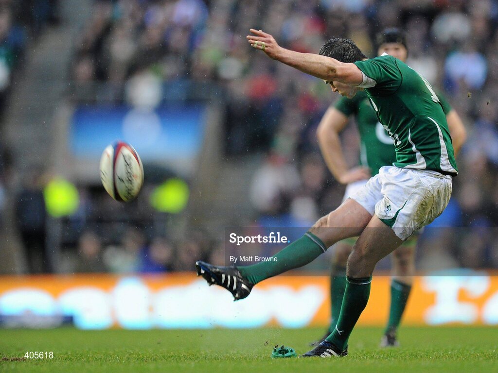 27 February 2010; Jonathan Sexton, Ireland, kicks a penalty against England. RBS Six Nations Rugby Championship, England v Ireland, Twickenham Stadium, Twickenham, London, England. Picture credit: Matt Browne / SPORTSFILE