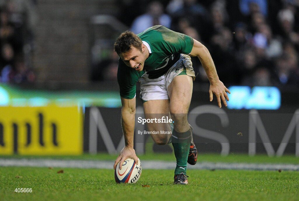 27 February 2010; Ireland's Tommy Bowe scores his second and his side's third and winning try against England. RBS Six Nations Rugby Championship, England v Ireland, Twickenham Stadium, Twickenham, London, England. Picture credit: Brendan Moran / SPORTSFILE