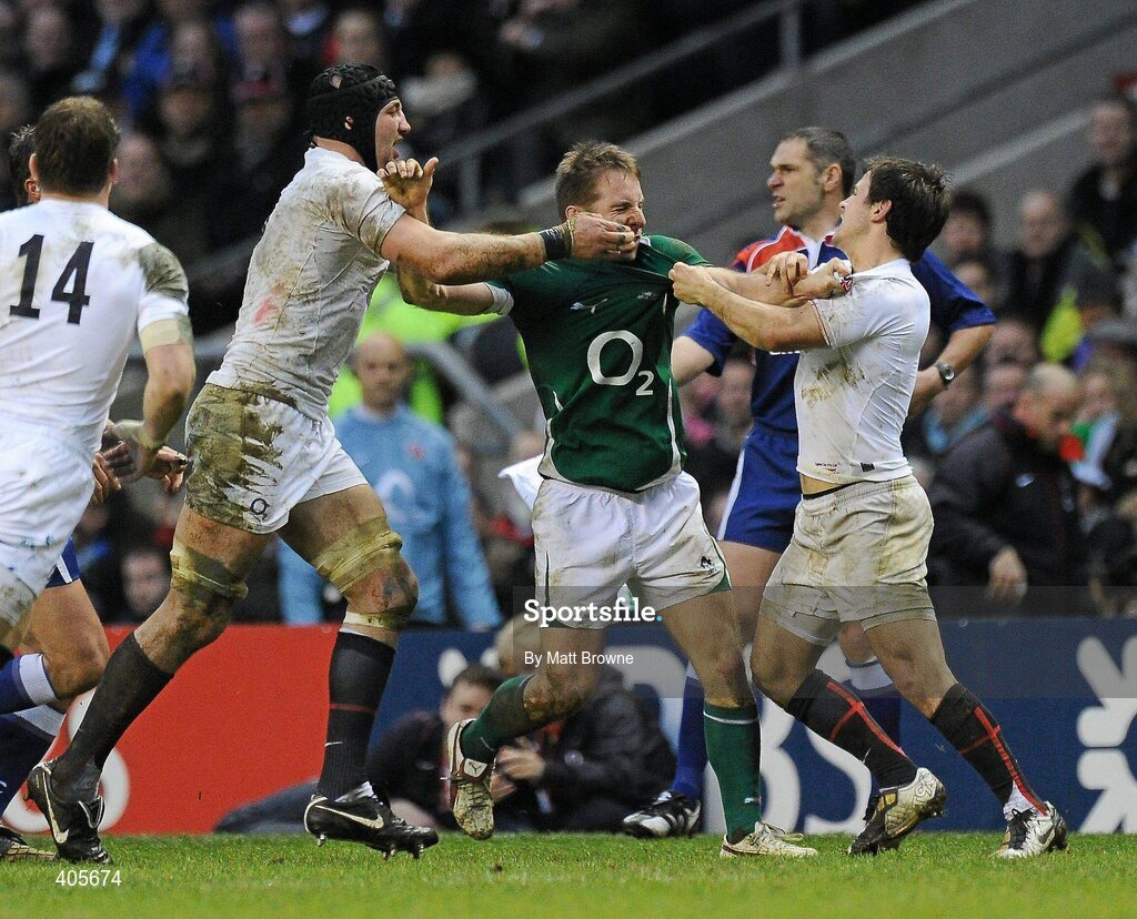 27 February 2010; Tomas O'Leary, Ireland, involved in an altercation with Danny Care, right, and Steve Borthwick, England. RBS Six Nations Rugby Championship, England v Ireland, Twickenham Stadium, Twickenham, London, England. Picture credit: Matt Browne / SPORTSFILE