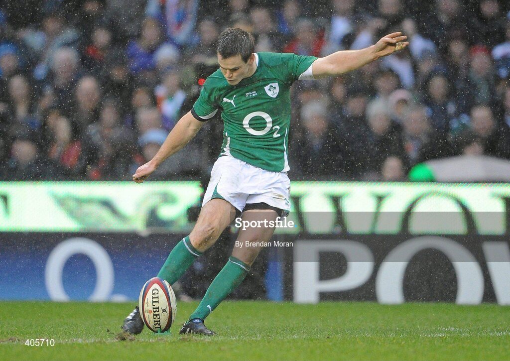 27 February 2010; Ireland's Jonathan Sexton kicks a penalty. RBS Six Nations Rugby Championship, England v Ireland, Twickenham Stadium, Twickenham, London, England. Picture credit: Brendan Moran / SPORTSFILE