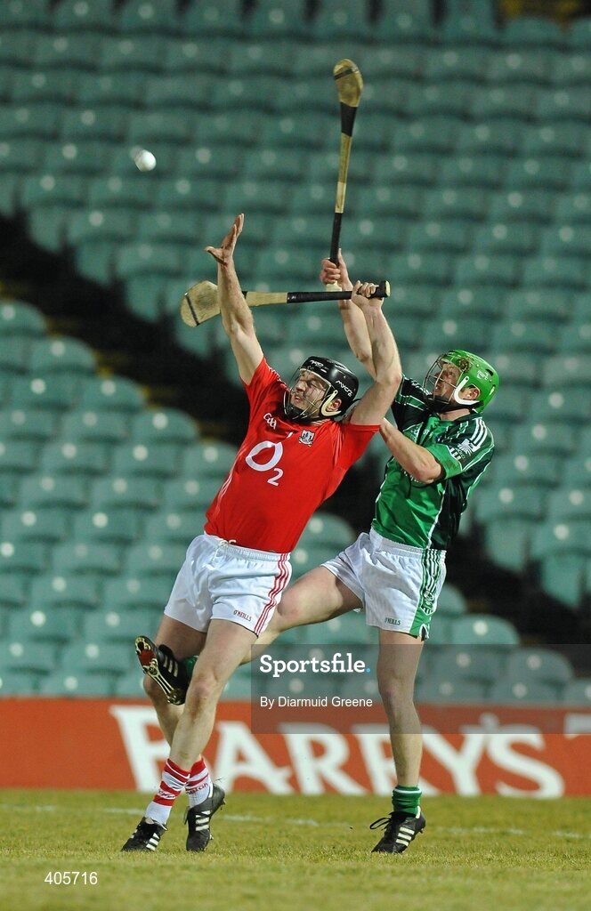 27 February 2010; Graham Calnan, Cork, in action against Lorcan O'Dwyer, Limerick. Allianz GAA Hurling Hurling National League Division 1 Round 2, Limerick v Cork, Gaelic Grounds, Limerick. Picture credit: Diarmuid Greene / SPORTSFILE