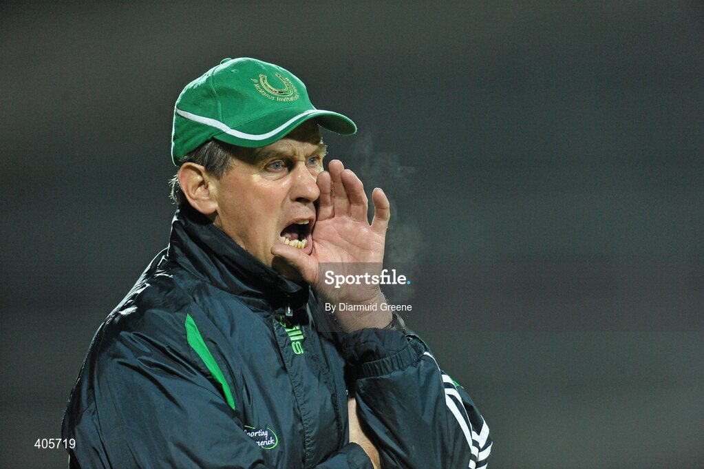 27 February 2010; Limerick manager Justin McCarthy issues instructions to his players during the game. Allianz GAA Hurling Hurling National League Division 1 Round 2, Limerick v Cork, Gaelic Grounds, Limerick. Picture credit: Diarmuid Greene / SPORTSFILE