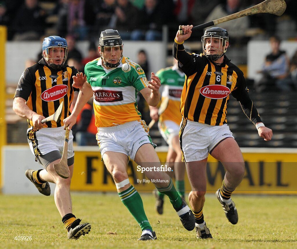 28 February 2010; Conor Mahon, Offaly, in action against Willie O'Dwyer, left, and Jackie Tyrrell, Kilkenny. Allianz GAA Hurling National League Division 1 Round 2, Kilkenny v Offaly, Nowlan Park, Kilkenny. Picture credit: Ray McManus / SPORTSFILE