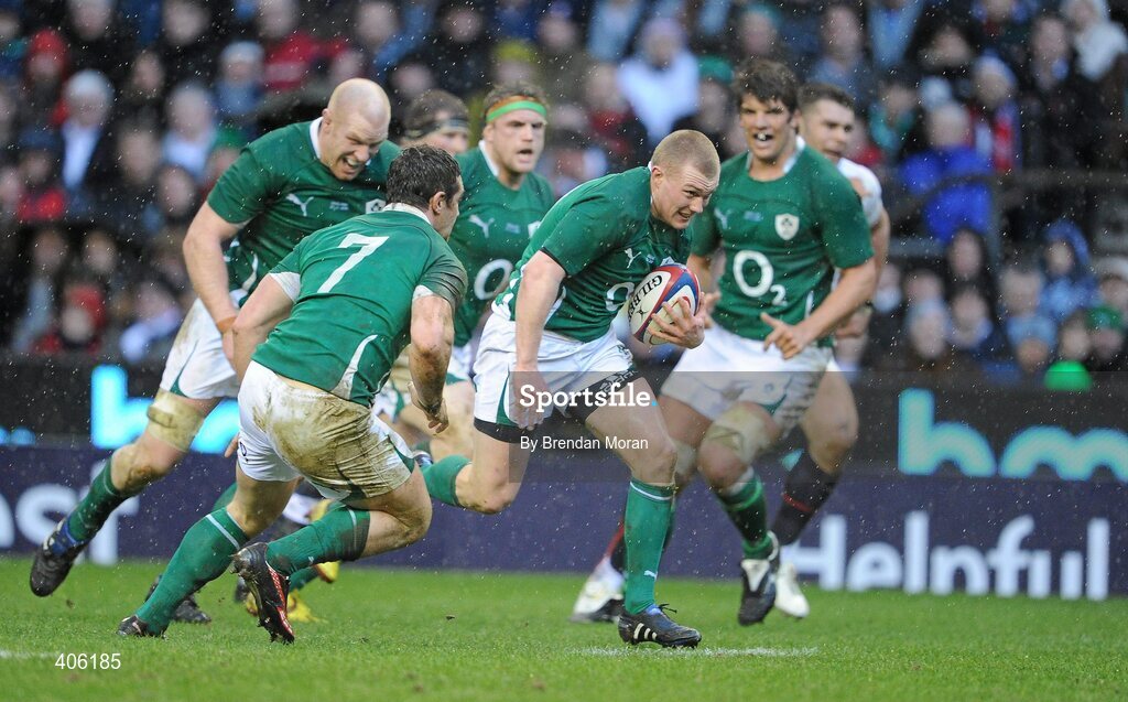 27 February 2010; Keith Earls, Ireland, makes a break watched by team-mates David Wallace, 7, Paul O'Connell, Jamie Heaslip and Donncha O'Callaghan. RBS Six Nations Rugby Championship, England v Ireland, Twickenham Stadium, Twickenham, London, England. Picture credit: Brendan Moran / SPORTSFILE