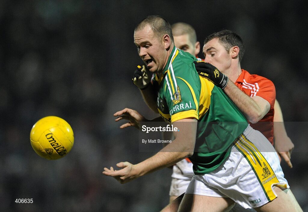 13 February 2010; Michael Quirke, Kerry, in action against Donncha O'Connor and Daniel Goulding, Cork. Allianz National Football League, Division 1, Round 2, Cork v Kerry, Pairc Ui Rinn, Cork. Picture credit: Matt Browne / SPORTSFILE