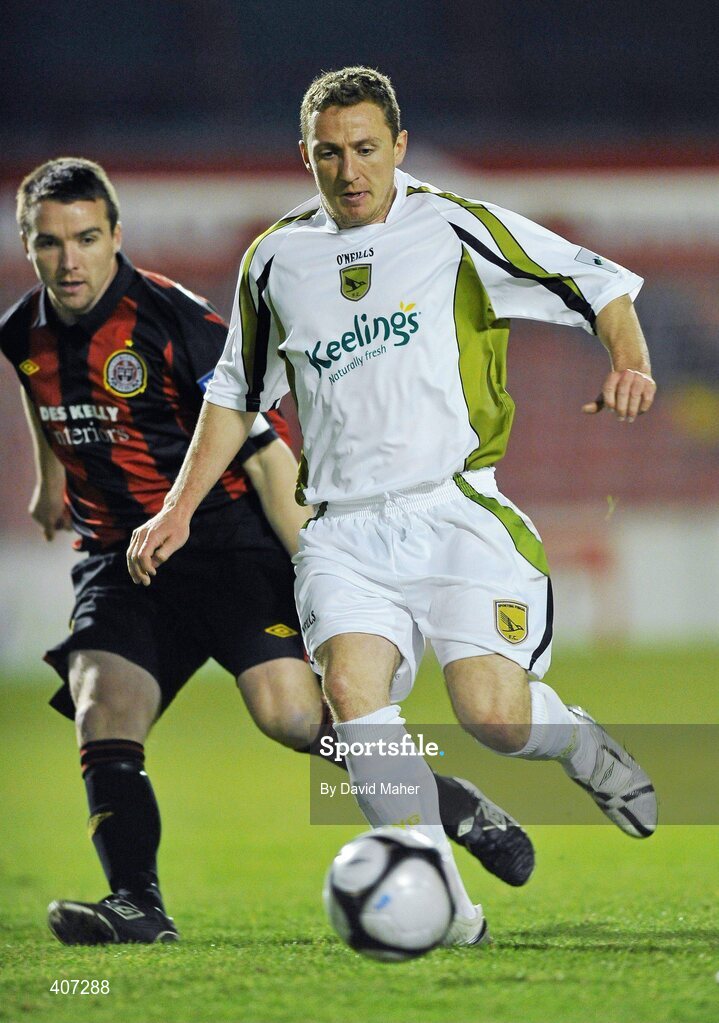 5 March 2010; Gary O'Neill, Sporting Fingal, in action against Brian Shelley, Bohemians. Airtricity League, Premier Division, Bohemians v Sporting Fingal, Dalymount Park, Dublin. Picture credit: David Maher / SPORTSFILE