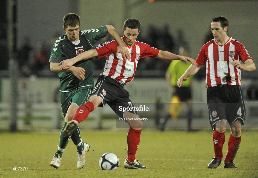 5 March 2010; Rory Harkin, Derry City, in action against Davin O'Neill, Cork City Foras Co-op. Airtricity League, Premier Division, Derry City v Cork City Foras Co-op, Brandywell Stadium, Derry. Picture credit: Oliver McVeigh / SPORTSFILE