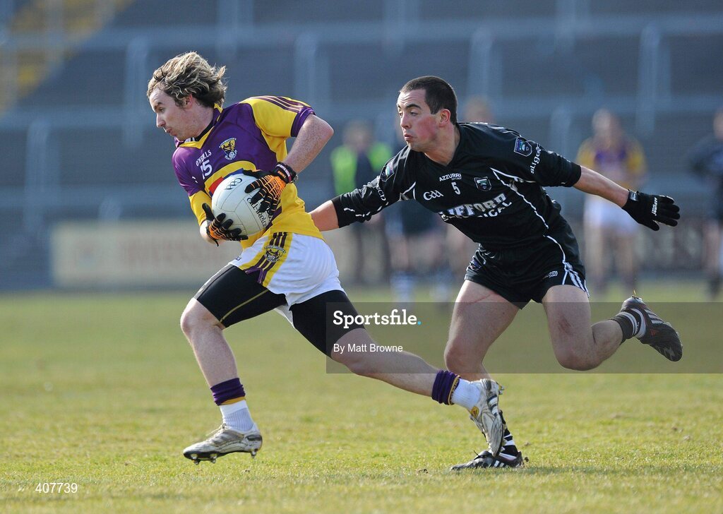 7 March 2010; Ben Brosnan, Wexford, in action against Neil Ewing, Sligo. Allianz National Football League, Division 3, Round 3, Wexford v Sligo, Wexford Park, Wexford. Picture credit: Matt Browne / SPORTSFILE