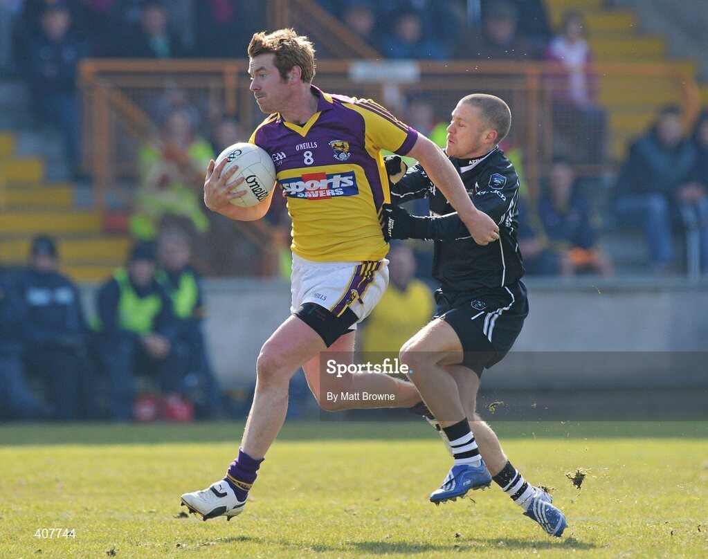 7 March 2010; Eric Bradley, Wexford, in action against Johnny Davey, Sligo. Allianz National Football League, Division 3, Round 3, Wexford v Sligo, Wexford Park, Wexford. Picture credit: Matt Browne / SPORTSFILE