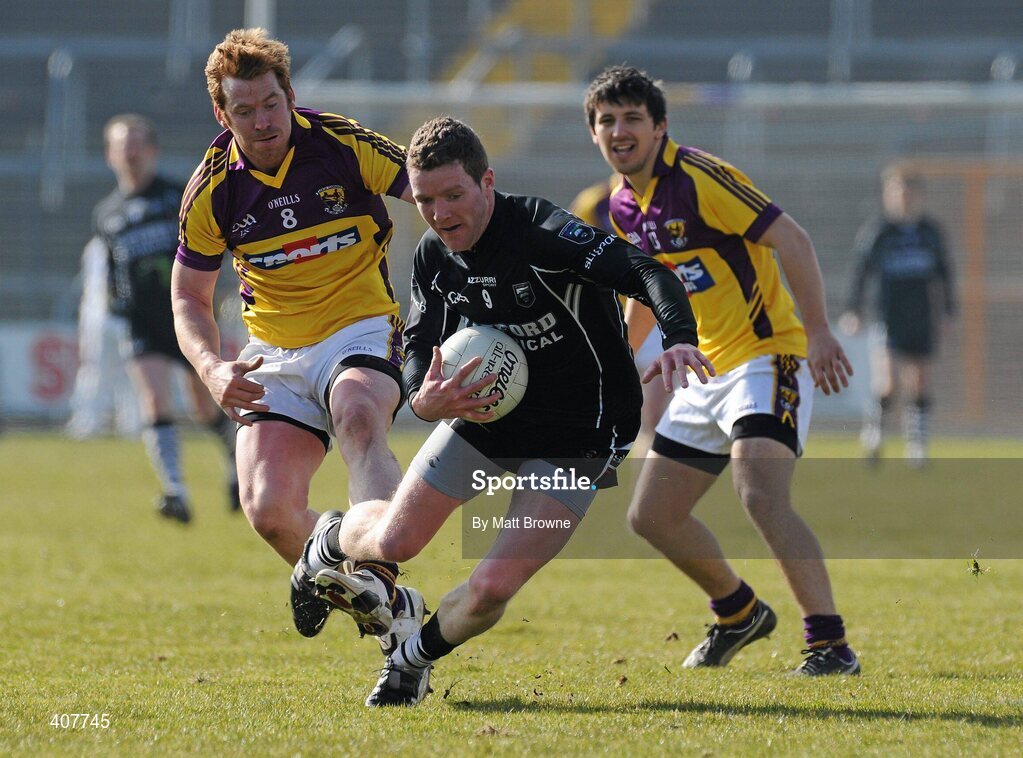 7 March 2010; Tony Taylor, Sligo, in action against Eric Bradley, left, and Ciaran Lyng, Wexford. Allianz National Football League, Division 3, Round 3, Wexford v Sligo, Wexford Park, Wexford. Picture credit: Matt Browne / SPORTSFILE
