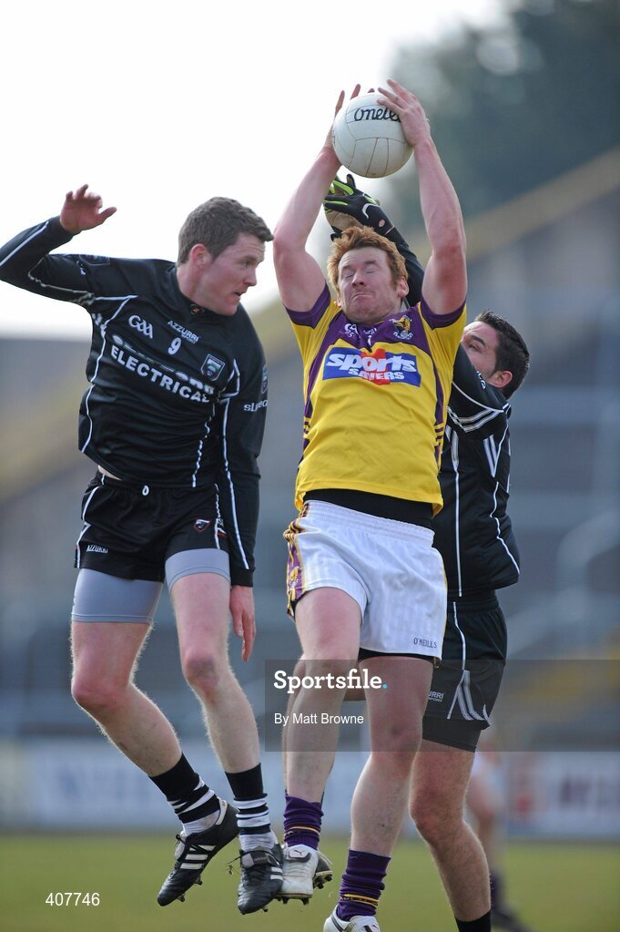 7 March 2010; Eric Bradley, Wexford, in action against Tony Taylor and Sean Davey, Sligo. Allianz National Football League, Division 3, Round 3, Wexford v Sligo, Wexford Park, Wexford. Picture credit: Matt Browne / SPORTSFILE