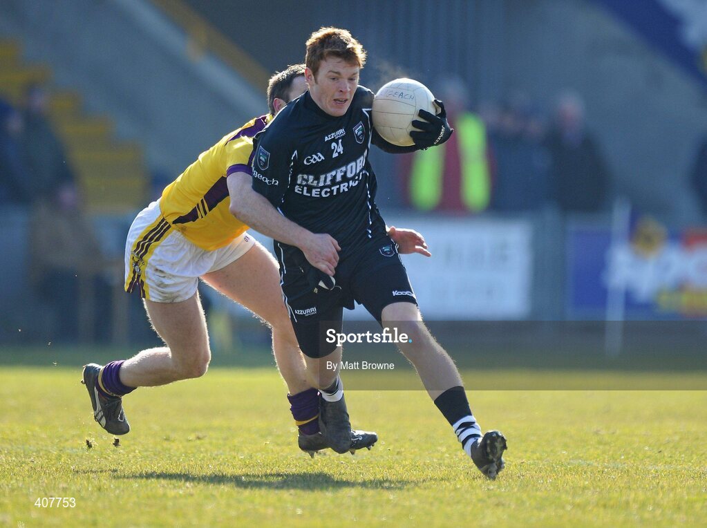 7 March 2010; Gary Gaughan, Sligo, in action against David Walsh, Wexford. Allianz GAA Football National League, Division 3, Round 3, Wexford v Sligo, Wexford Park, Wexford. Picture credit: Matt Browne / SPORTSFILE