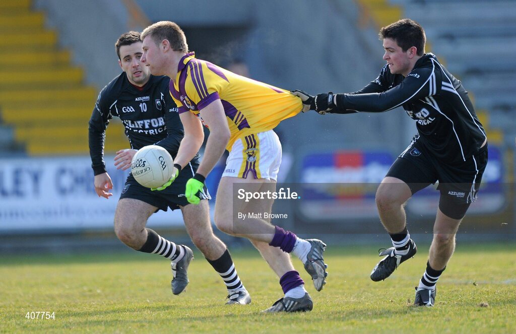 7 March 2010; Andreas Doyle, Wexford, in action against Francis Quinn, Sligo. Allianz National Football League, Division 3, Round 3, Wexford v Sligo, Wexford Park, Wexford. Picture credit: Matt Browne / SPORTSFILE