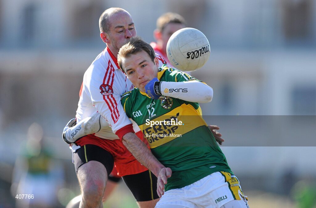 7 March 2010; Darran O'Sullivan, Kerry, loses possession under pressure from Kevin McCloy, Derry. Allianz GAA Football National League, Division 1, Round 3, Kerry v Derry, Austin Stack Park, Tralee, Co. Kerry. Picture credit: Brendan Moran / SPORTSFILE
