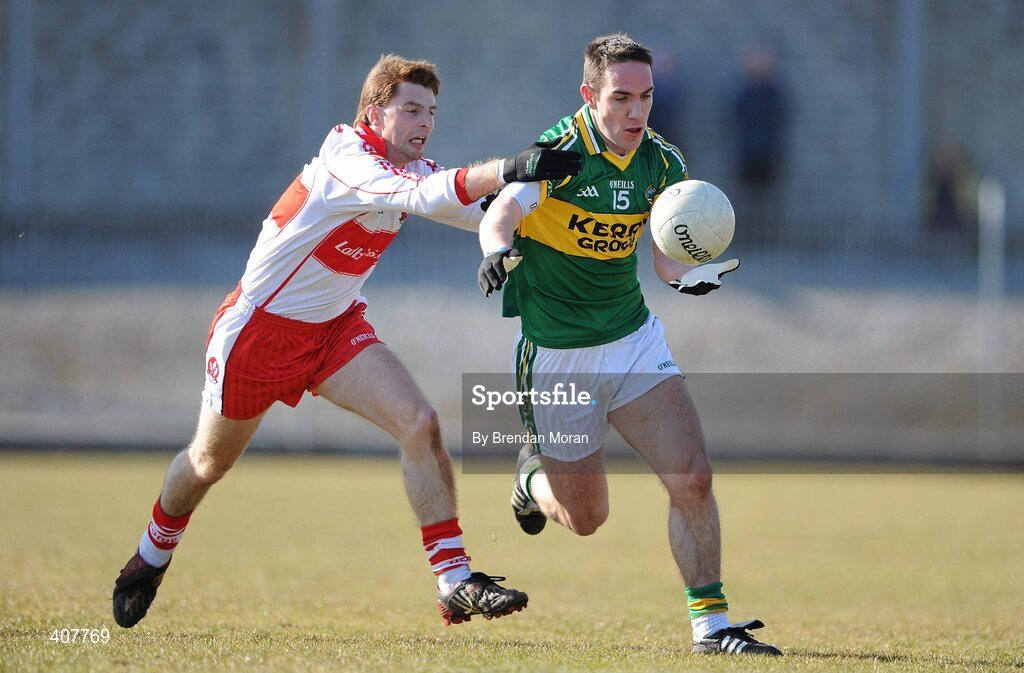 7 March 2010; Declan O'Sullivan, Kerry, in action against Gerard O'Kane, Derry. Allianz GAA Football National League, Division 1, Round 3, Kerry v Derry, Austin Stack Park, Tralee, Co. Kerry. Picture credit: Brendan Moran / SPORTSFILE