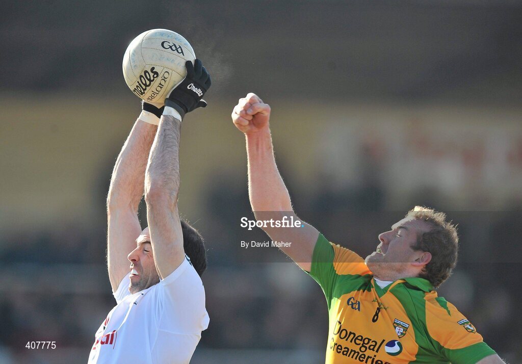 7 March 2010; Dermot Earley, Kildare, in action against Neil Gallagher, Donegal. Allianz GAA Football National League, Division 2, Round 3, Kildare v Donegal, St Conleth's Park, Newbridge, Co. Kildare. Picture credit: David Maher / SPORTSFILE