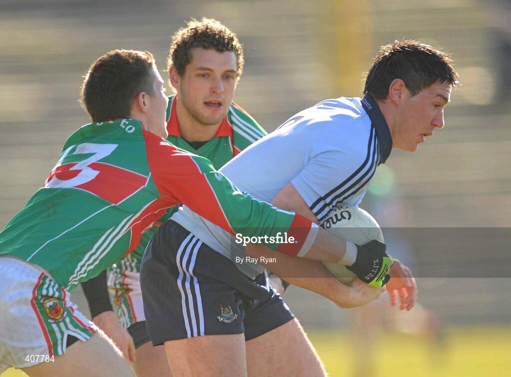 7 March 2010; Éamon Fennell, Dublin, in action against Enda Varley and Andy Moran, Mayo. Allianz GAA Football National League Division 1 Round 3, Mayo v Dublin, McHale Park, Castlebar, Co. Mayo. Picture credit: Ray Ryan / SPORTSFILE