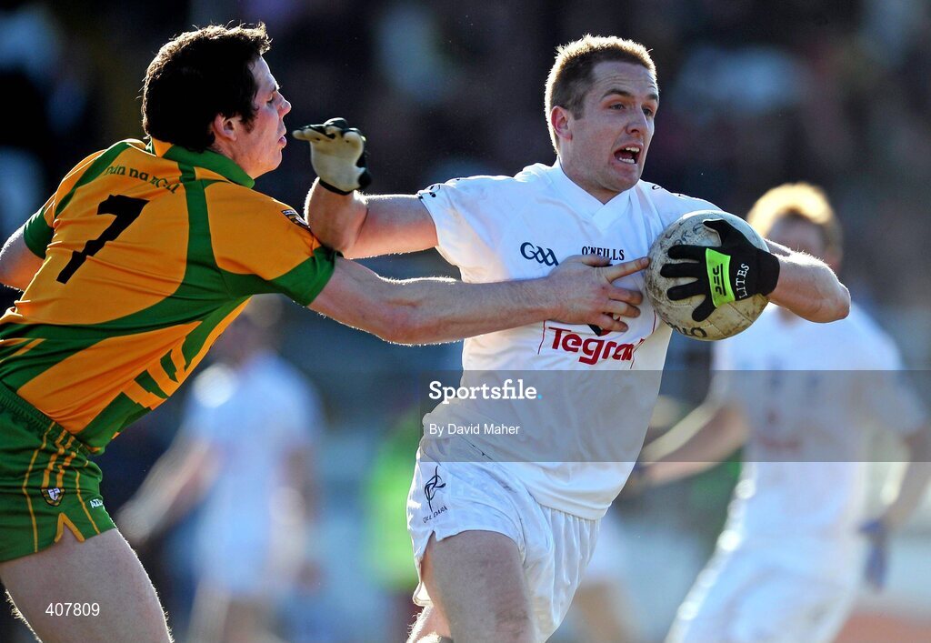 7 March 2010; Mark Scanlon, Kildare, in action against Kevin Cassidy, Donegal. Allianz GAA Football National League, Division 2, Round 3, Kildare v Donegal, St Conleth's Park, Newbridge, Co. Kildare. Picture credit: David Maher / SPORTSFILE