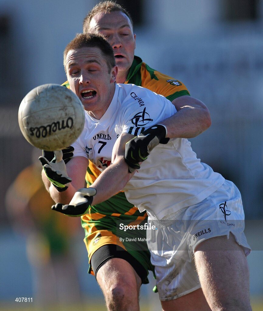 7 March 2010; Mark Scanlon, Kildare, in action against Colm McFadden, Donegal. Allianz GAA Football National League, Division 2, Round 3, Kildare v Donegal, St Conleth's Park, Newbridge, Co. Kildare. Picture credit: David Maher / SPORTSFILE