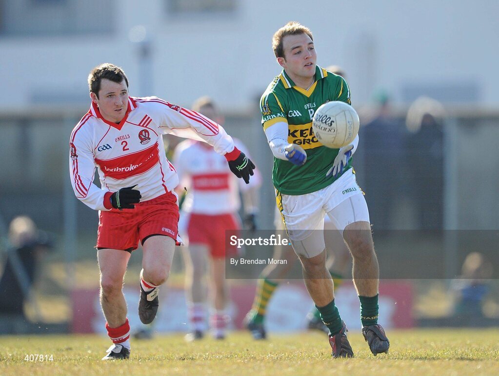 7 March 2010; Darran O'Sullivan, Kerry, in action against Michael McGoldrick, Derry. Allianz GAA Football National League, Division 1, Round 3, Kerry v Derry, Austin Stack Park, Tralee, Co. Kerry. Picture credit: Brendan Moran / SPORTSFILE