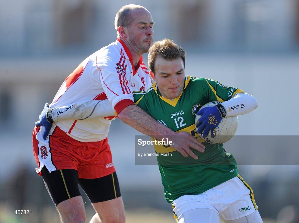 7 March 2010; Darran O'Sullivan, Kerry, holds off the challenge of Kevin McCloy, Derry. Allianz GAA Football National League, Division 1, Round 3, Kerry v Derry, Austin Stack Park, Tralee, Co. Kerry. Picture credit: Brendan Moran / SPORTSFILE