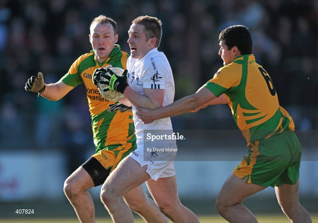 7 March 2010; Mark Scanlon, Kildare, in action against Colm McFadden, left and Frank McGlynn, Donegal. Allianz GAA Football National League, Division 2, Round 3, Kildare v Donegal, St Conleth's Park, Newbridge, Co. Kildare. Picture credit: David Maher / SPORTSFILE