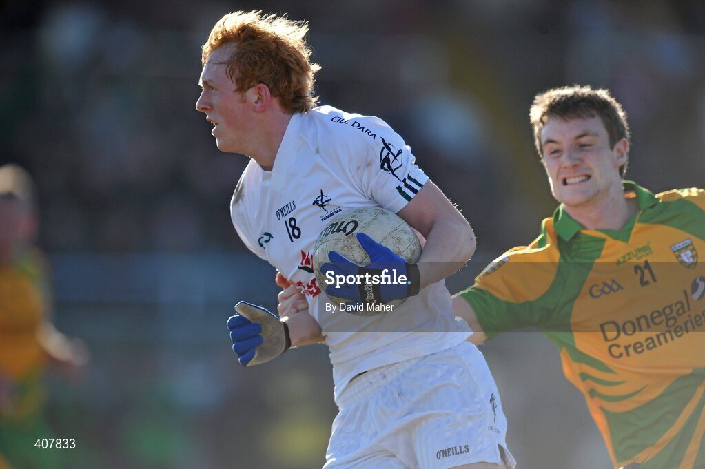 7 March 2010; Keith Cribbin, Kildare, in action against Leo McLoone, Donegal. Allianz GAA Football National League, Division 2, Round 3, Kildare v Donegal, St Conleth's Park, Newbridge, Co. Kildare. Picture credit: David Maher / SPORTSFILE