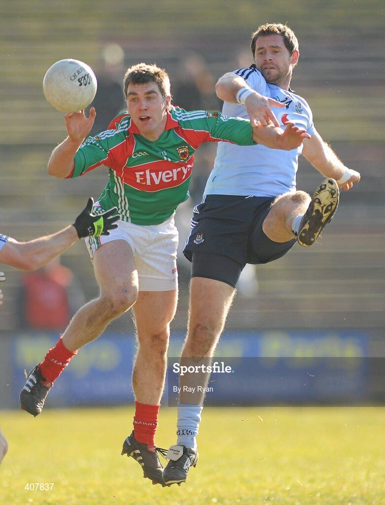 7 March 2010; Seamus O'Se, Mayo, in action against Darren Magee, Dublin. Allianz GAA Football National League Division 1 Round 3, Mayo v Dublin, McHale Park, Castlebar, Co. Mayo. Picture credit: Ray Ryan / SPORTSFILE
