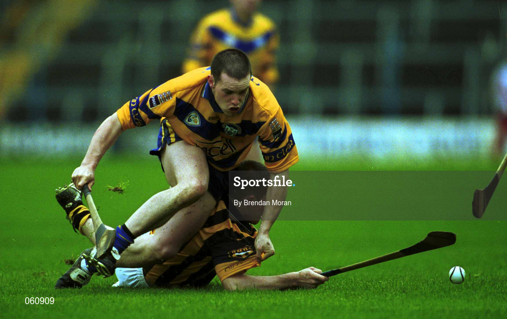 29 April 2001; Barry Murphy of Clare in a tussle for possession with Michael Kavanagh of Kilkenny during the Allianz GAA National Hurling League Division 1 Semi-Final match between Clare and Kilenny at Semple Stadium in Thurles, Tipperary. Photo by Brendan Moran/Sportsfile