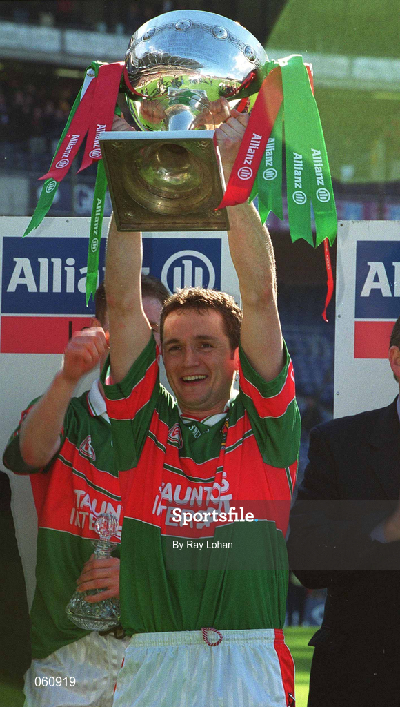 29 April 2001; Mayo captain Noel Connelly lifts the trophy after the Allianz GAA National Football League Division 1 Final match betweem Mayo and Galway at Croke Park in Dublin. Photo by Ray Lohan/Sportsfile