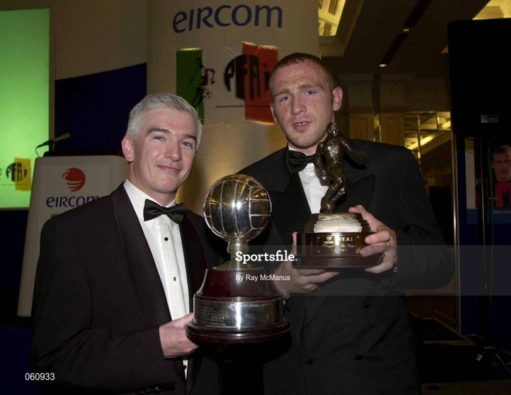 29 April 2001; Glen Crowe of Bohemians is presented with the eircom Players' Player of the Year Award by Gerry O'Sullivan, Director of eircom Group Corporate Relations, left. Photo by Ray McManus/Sportsfile