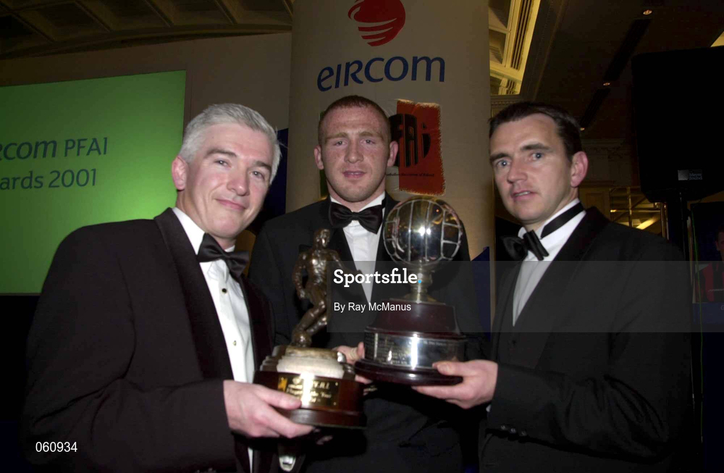 29 April 2001; Glen Crowe of Bohemian, is presented with the eircom PFAI Players' Player of the Year Award by Gerry O'Sullivan, Director of eircom Group Corporate Relations, left, and Pat Fenlon, Chairman, PFAI, right. Photo by Ray McManus/Sportsfile