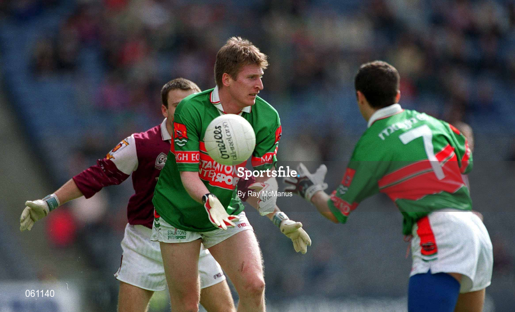 29 April 2001; Kevin Cahill of Mayo passes the ball to team-mate Noel Connelly during the Allianz GAA National Football League Division 1 Final match betweem Mayo and Galway at Croke Park in Dublin. Photo by Ray McManus/Sportsfile