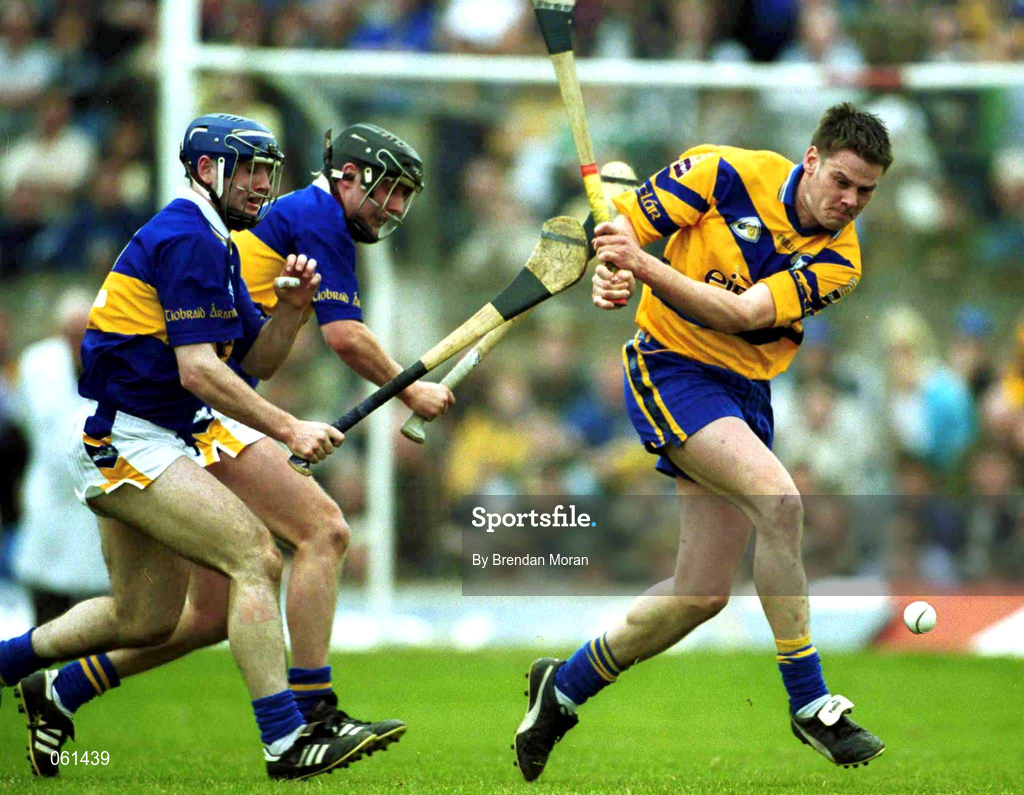 6 May 2001; John Reddan of Clare in action against Eoin Kelly, left, and Eddie Enright of Tipperary during the Allianz National Hurling League Final match between Tipperary and Clare at the Gaelic Grounds in Limerick. Photo by Brendan Moran/Sportsfile