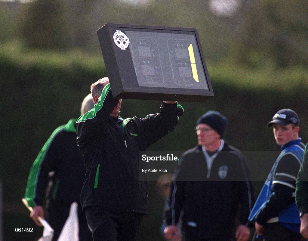 29 April 2001; Fourth official Larry O'Gorman indicates one minute of injury time to be played during the Guinness Leinster Senior Hurling Championship Preliminary Round match between Kildare and Meath at Conneff Park in Clane, Kildare. Photo by Aoife Rice/Sportsfile
