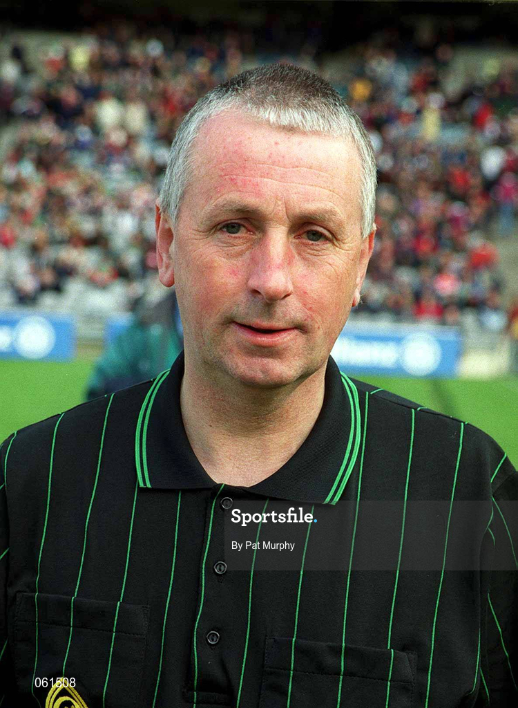 29 April 2001; Referee Niall Barrett before the Allianz GAA National Football League Division 1 Final match betweem Mayo and Galway at Croke Park in Dublin. Photo by Pat Murphy/Sportsfile *** Local Caption *** mayo