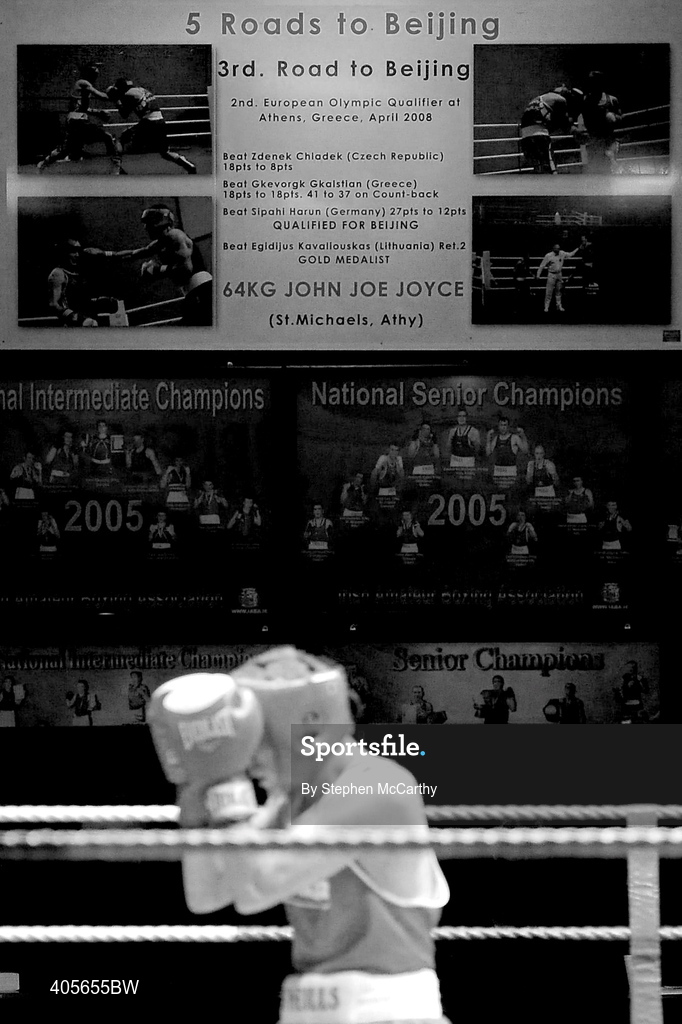 20 February 2010; A general view of the bout between Tyrone McCullough, Illies Golden Gloves, blue, and Ryan Lindberg, Immaculata, red, during their 57kg bout. National Boxing Championships - Semi-Finals, National Stadium, Dublin. Picture credit: Stephen McCarthy / SPORTSFILE