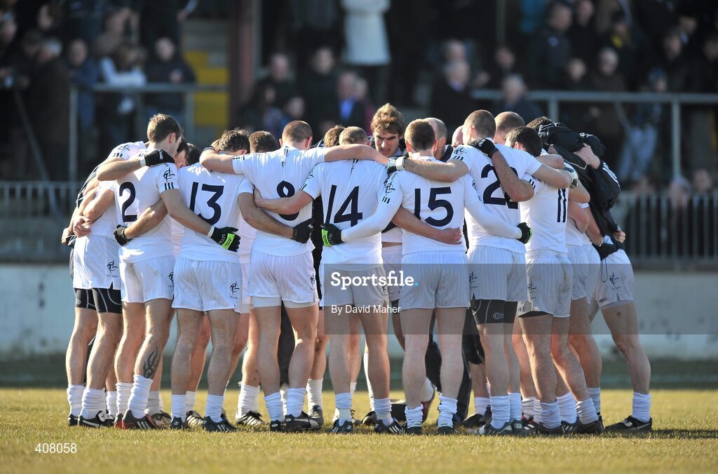7 March 2010; Kildare players form a huddle before the start of the game. Allianz GAA Football National League, Division 2, Round 3, Kildare v Donegal, St Conleth's Park, Newbridge, Co. Kildare. Picture credit: David Maher / SPORTSFILE
